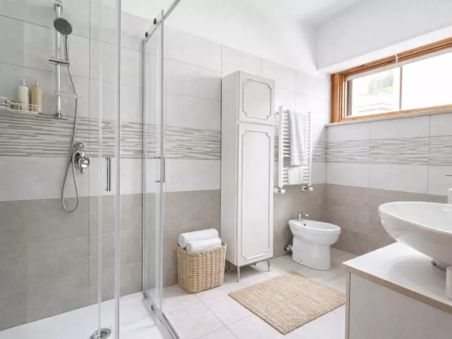 Immagine 10 di Appartamento in vendita  a Latina