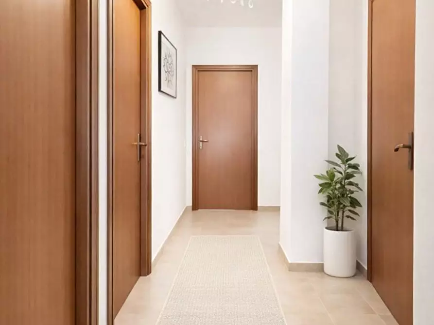 Immagine 7 di Appartamento in vendita  a Latina