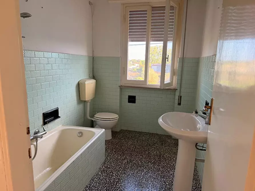 Immagine 5 di Appartamento in vendita  a Viareggio