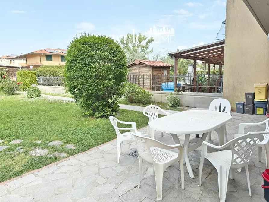 Immagine 38 di Villetta a schiera in vendita  a Campi Bisenzio