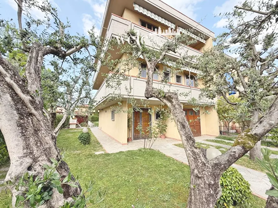 Immagine 1 di Villetta a schiera in vendita  a Campi Bisenzio