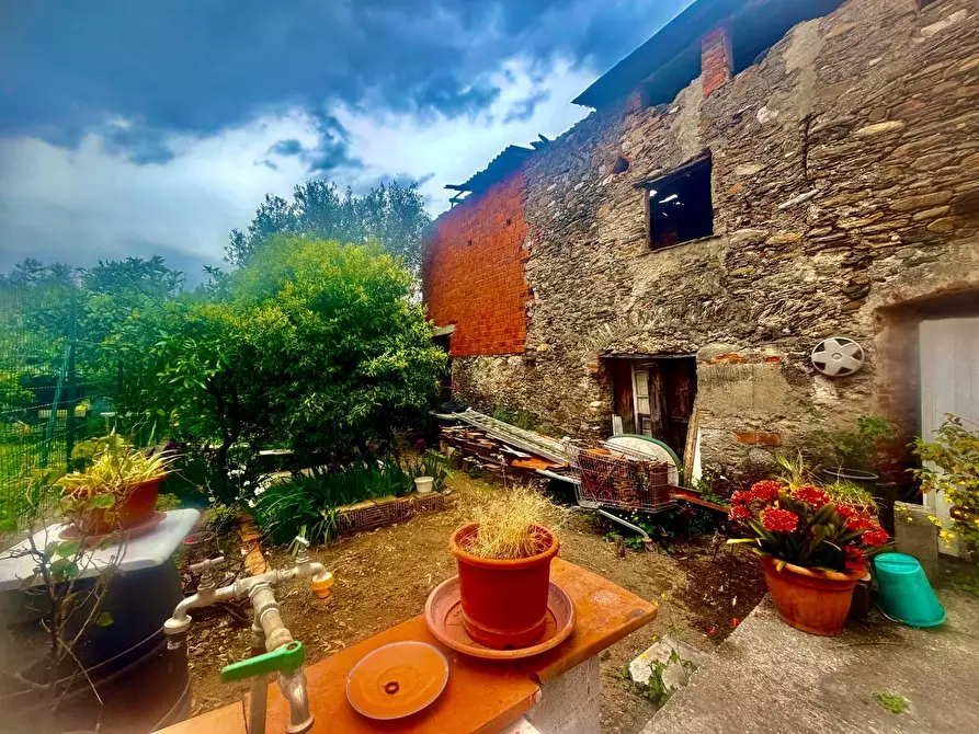 Immagine 1 di Casa indipendente in vendita  a Massa