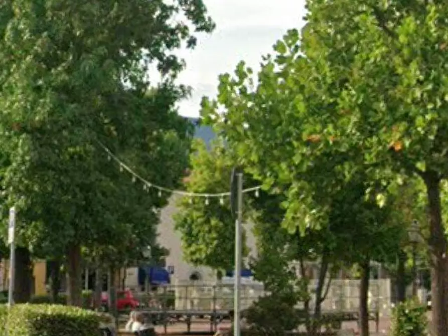 Immagine 1 di Locale commerciale in affitto  a Bientina