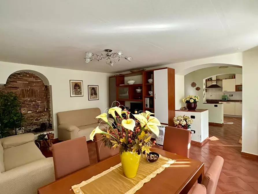 Immagine 8 di Casa semindipendente in vendita  a Lucca