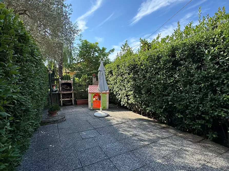 Immagine 3 di Casa semindipendente in vendita  a Lucca