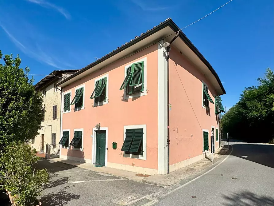 Immagine 39 di Casa semindipendente in vendita  a Lucca