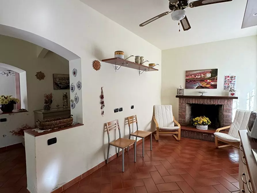 Immagine 11 di Casa semindipendente in vendita  a Lucca