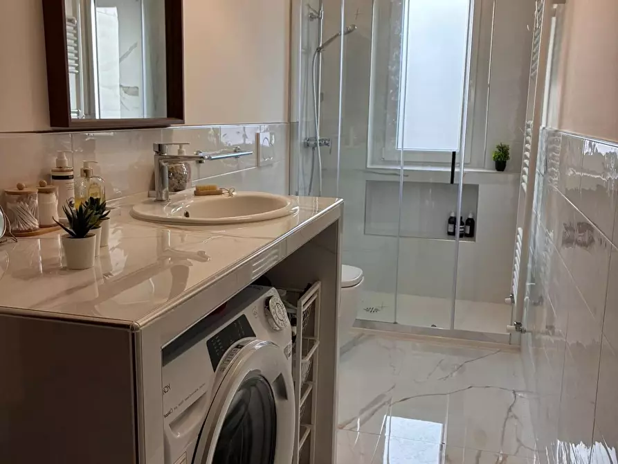 Immagine 8 di Appartamento in affitto  a Carrara