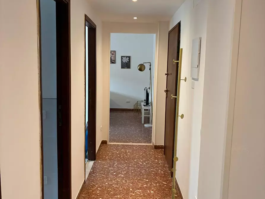 Immagine 5 di Appartamento in affitto  a Carrara