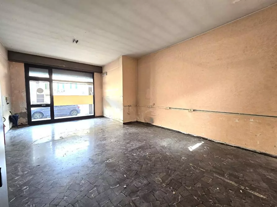 Immagine 1 di Locale commerciale in affitto  a Colle Di Val D'elsa