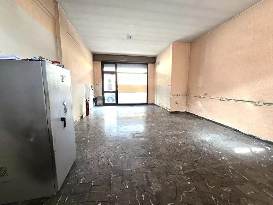 Immagine 5 di Locale commerciale in affitto  a Colle Di Val D'elsa