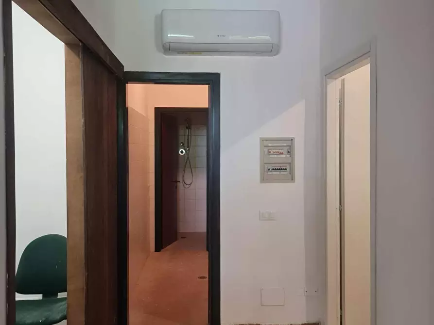 Immagine 14 di Locale commerciale in affitto  a Colle Di Val D'elsa