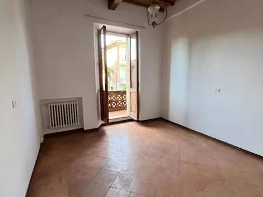 Immagine 17 di Appartamento in vendita  a Siena