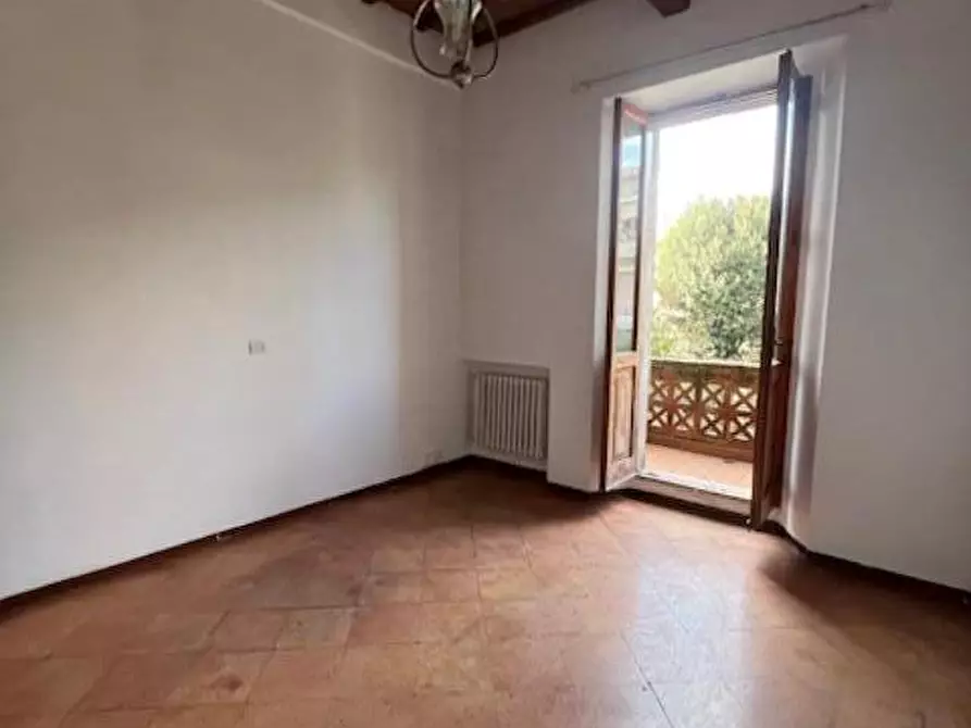 Immagine 18 di Appartamento in vendita  a Siena