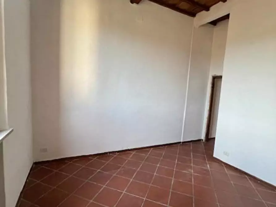 Immagine 4 di Appartamento in vendita  a Siena