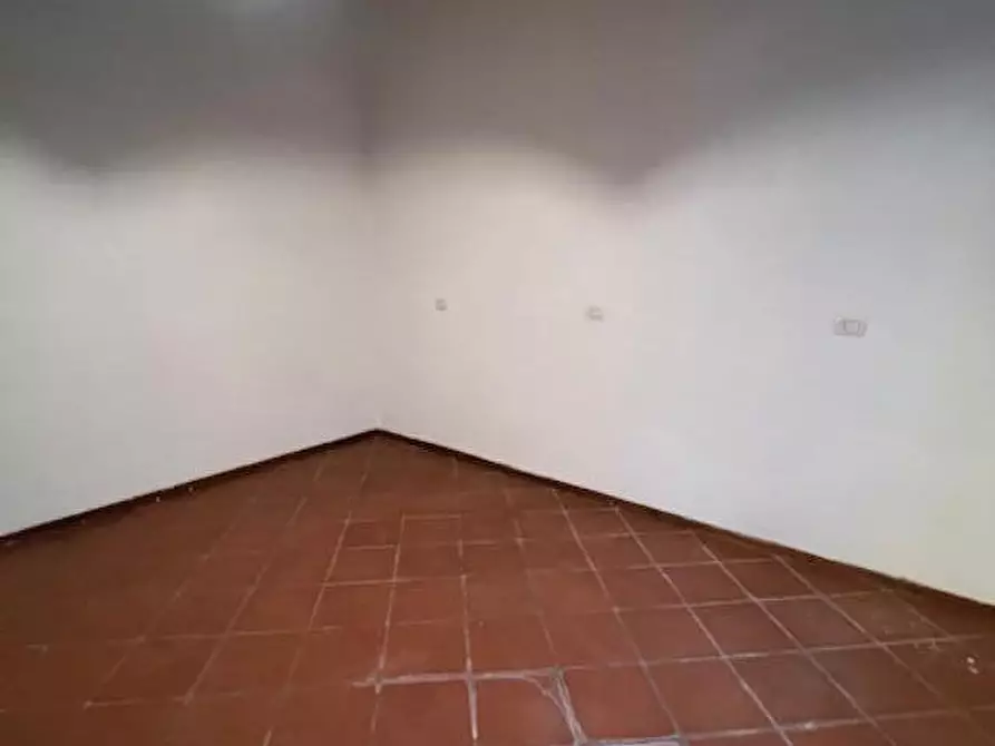 Immagine 15 di Appartamento in vendita  a Siena
