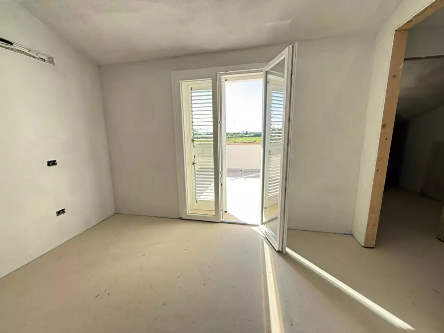 Immagine 2 di Villetta a schiera in vendita  a Pontedera