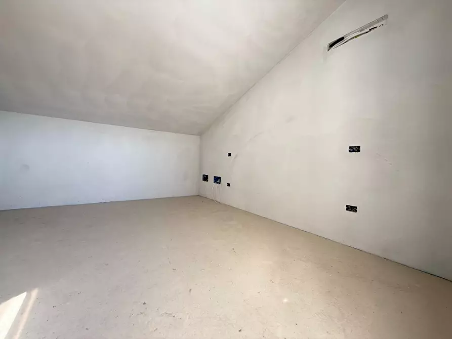 Immagine 21 di Villetta a schiera in vendita  a Pontedera