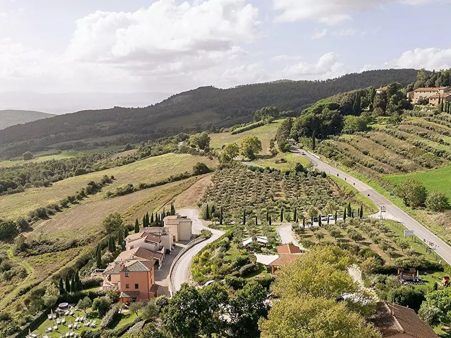 Immagine 31 di Albergo/B&B/Residence in vendita  a Gambassi Terme