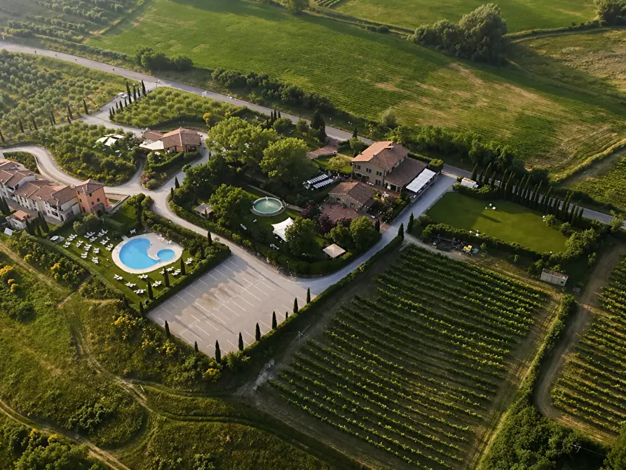 Immagine 2 di Albergo/B&B/Residence in vendita  a Gambassi Terme