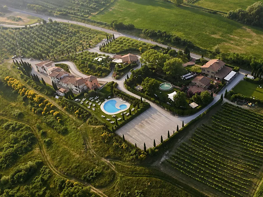 Immagine 1 di Albergo/B&B/Residence in vendita  a Gambassi Terme