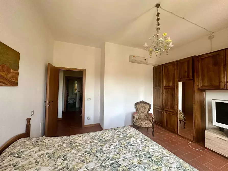 Immagine 11 di Villa in vendita  a Porcari