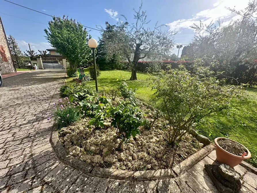 Immagine 30 di Villa in vendita  a Porcari