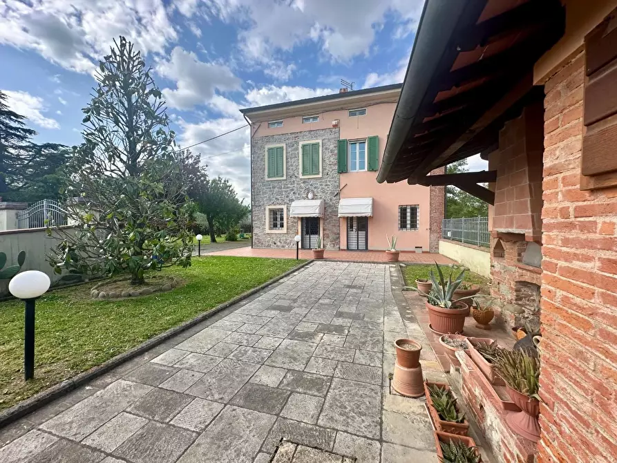 Immagine 26 di Villa in vendita  a Porcari