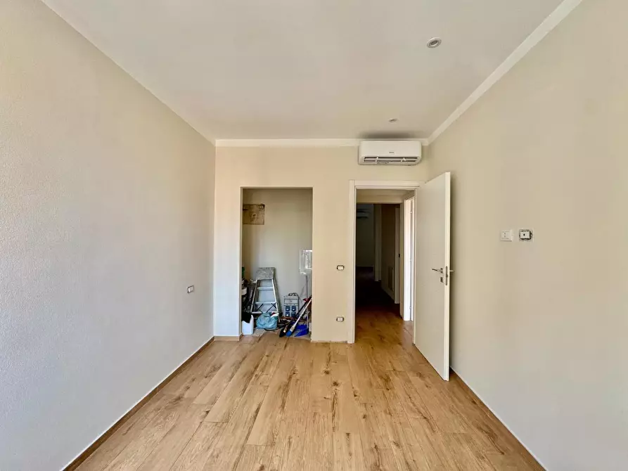 Immagine 18 di Appartamento in vendita  a Lucca