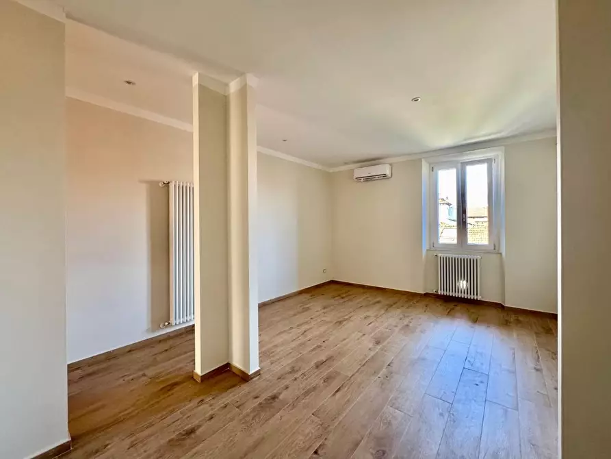 Immagine 4 di Appartamento in vendita  a Lucca