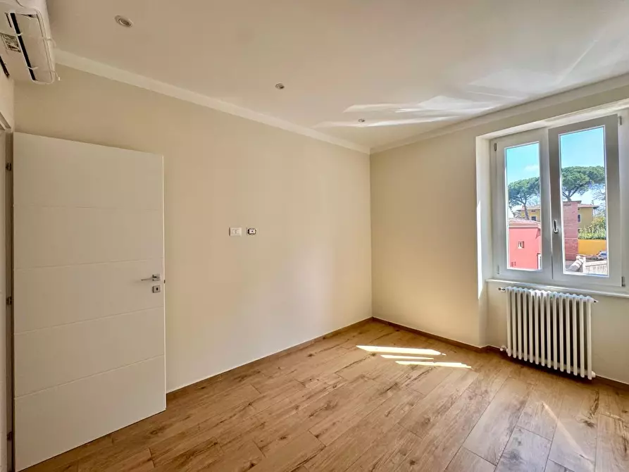 Immagine 15 di Appartamento in vendita  a Lucca