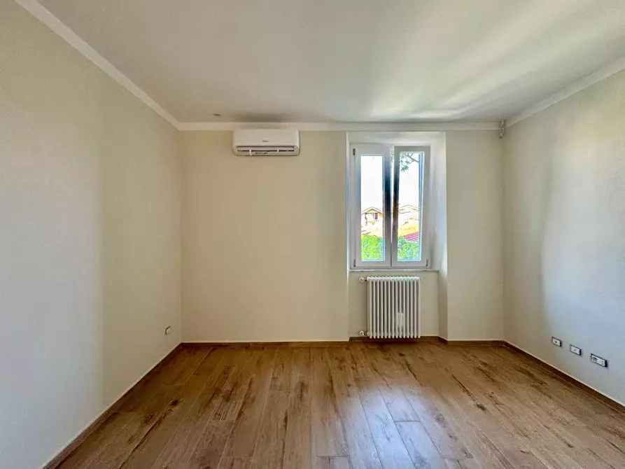 Immagine 2 di Appartamento in vendita  a Lucca