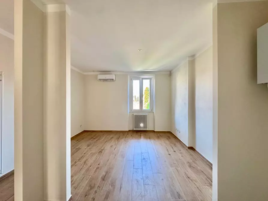 Immagine 3 di Appartamento in vendita  a Lucca