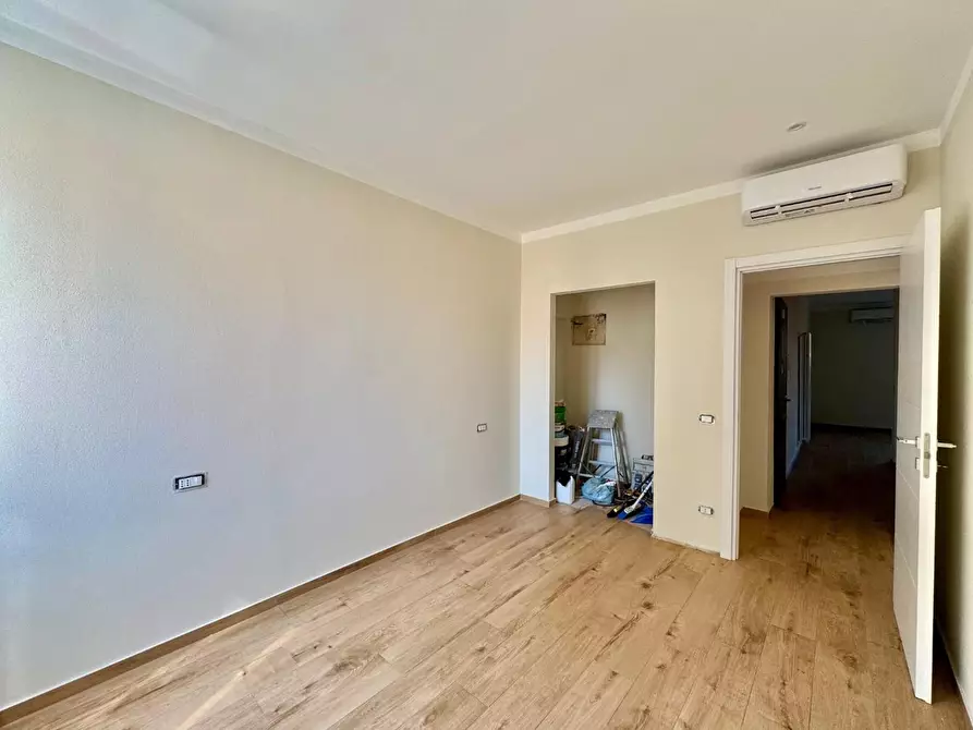 Immagine 16 di Appartamento in vendita  a Lucca