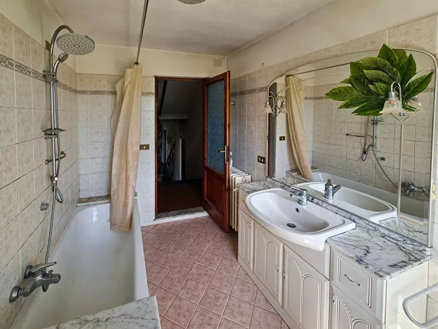 Immagine 10 di Villa in vendita  a Capannori