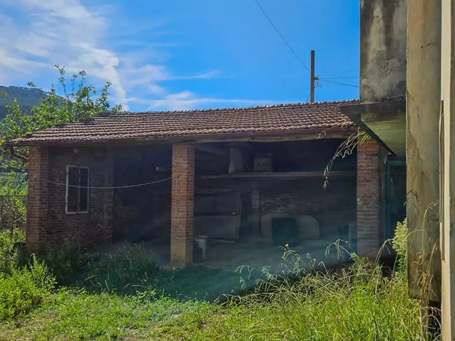 Immagine 5 di Villa in vendita  a Capannori