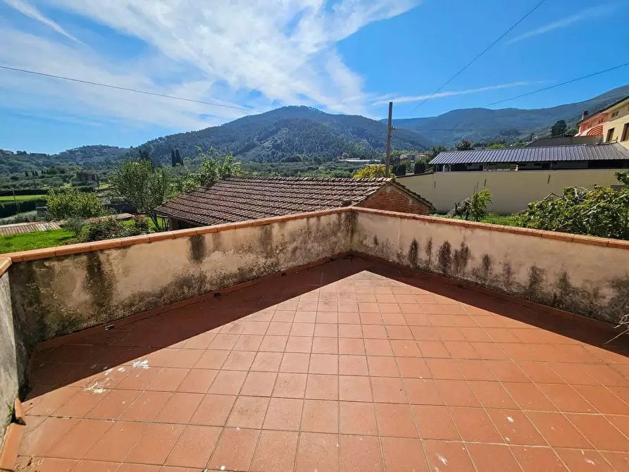 Immagine 16 di Villa in vendita  a Capannori