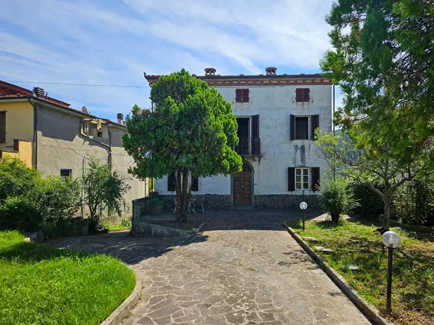 Immagine 1 di Villa in vendita  a Capannori