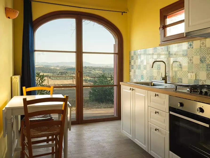 Immagine 3 di Casa colonica in vendita  a Palaia