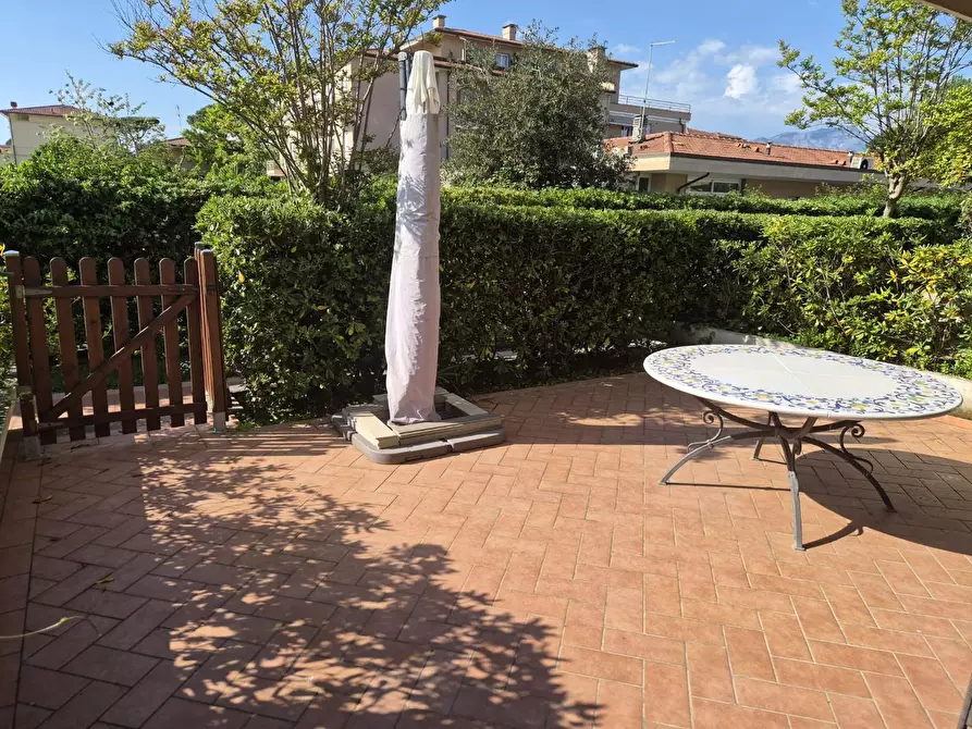 Immagine 1 di Appartamento in affitto  a Massa