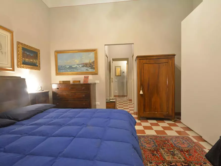 Immagine 10 di Appartamento in vendita  a Lucca