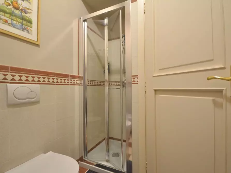 Immagine 16 di Appartamento in vendita  a Lucca