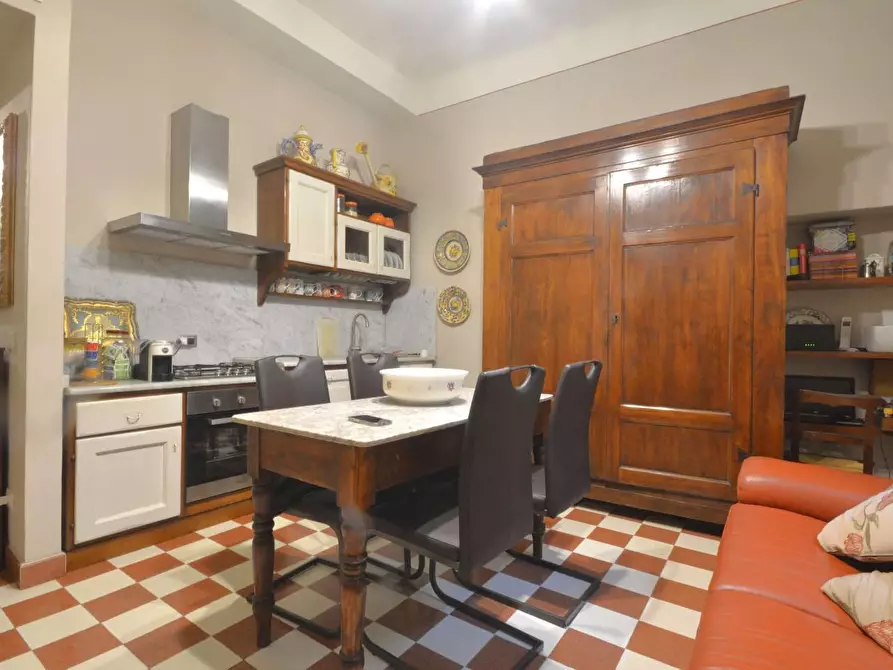 Immagine 6 di Appartamento in vendita  a Lucca