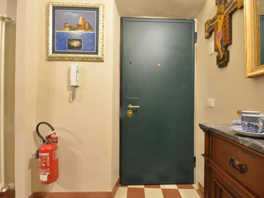 Immagine 7 di Appartamento in vendita  a Lucca