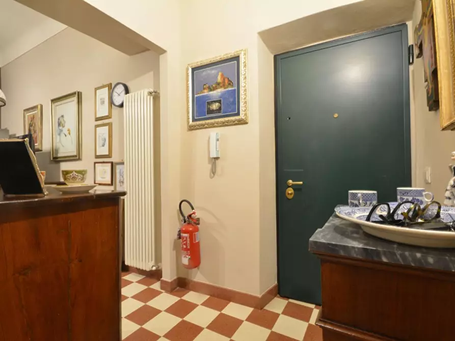 Immagine 8 di Appartamento in vendita  a Lucca