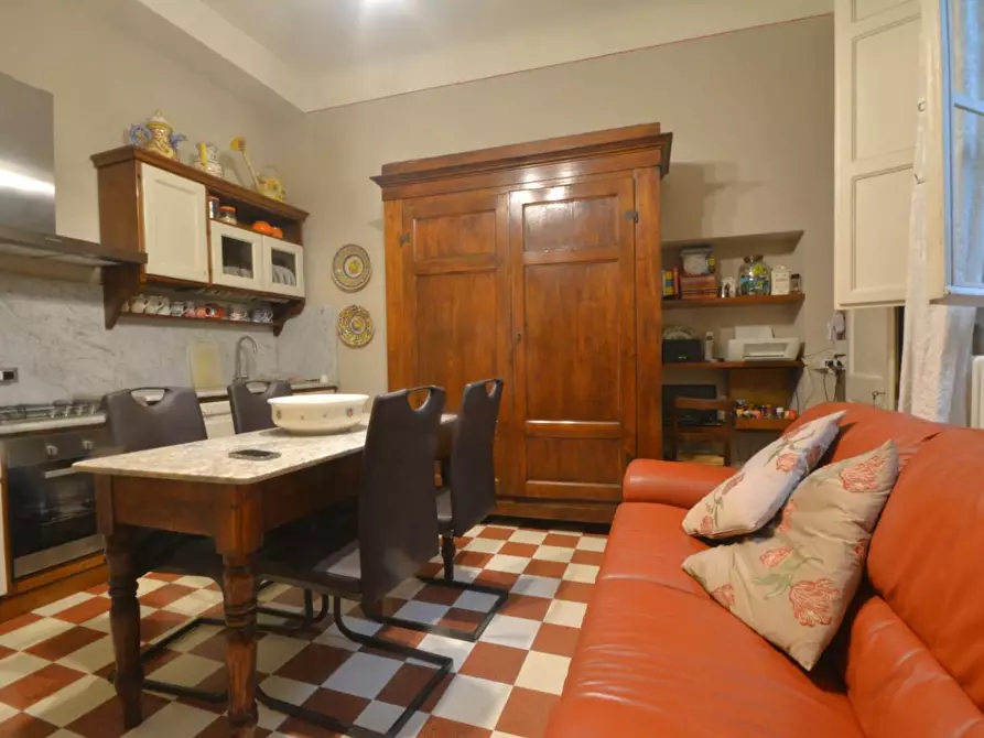 Immagine 3 di Appartamento in vendita  a Lucca