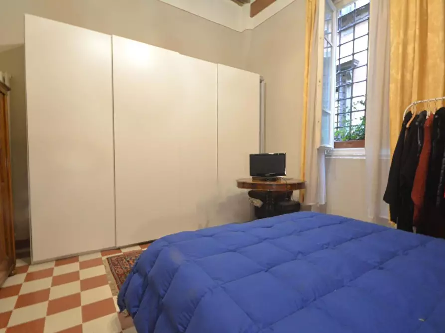 Immagine 12 di Appartamento in vendita  a Lucca