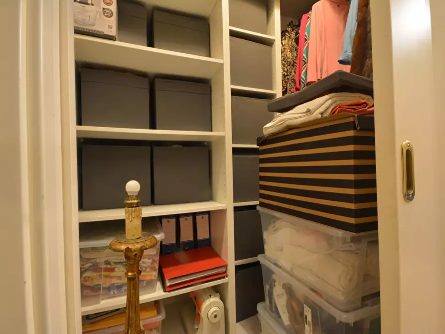 Immagine 17 di Appartamento in vendita  a Lucca