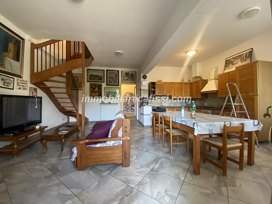 Immagine 17 di Casa semindipendente in vendita  a Carmignano