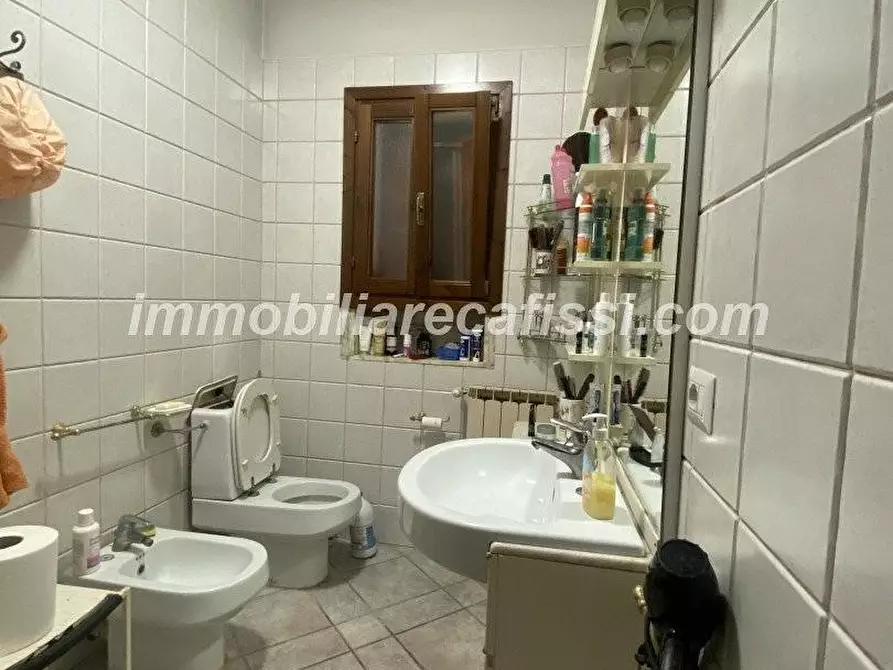 Immagine 12 di Casa semindipendente in vendita  a Carmignano